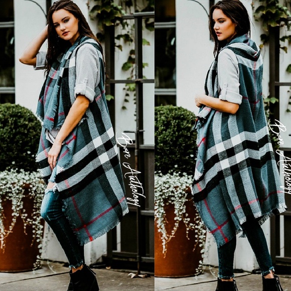 🌥🌂Super Versitle BLUE GRAY PLAID BLANKET VEST - Picture 2 of 3